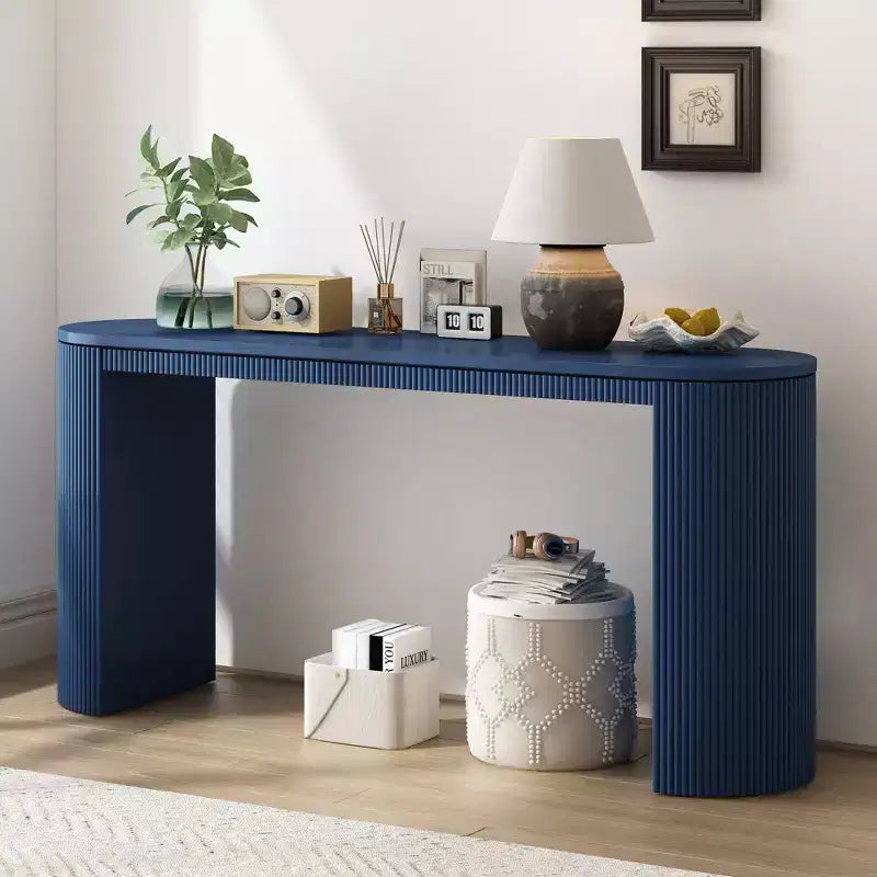 Console d'entrée moderne avec pieds incurvés, motif à rayures verticales, table étroite pour le salon