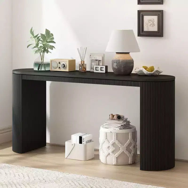 Console d'entrée moderne avec pieds incurvés, motif à rayures verticales, table étroite pour le salon