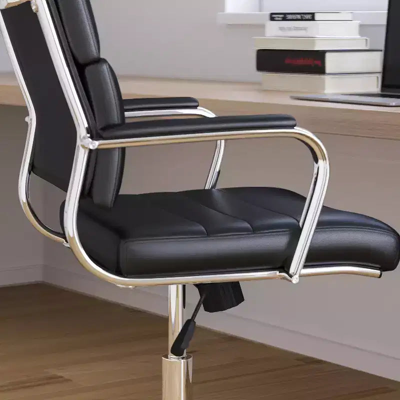 Fauteuil de bureau de direction ergonomique à haut dossier avec accoudoirs rembourrés en métal, pivotant à 360°
